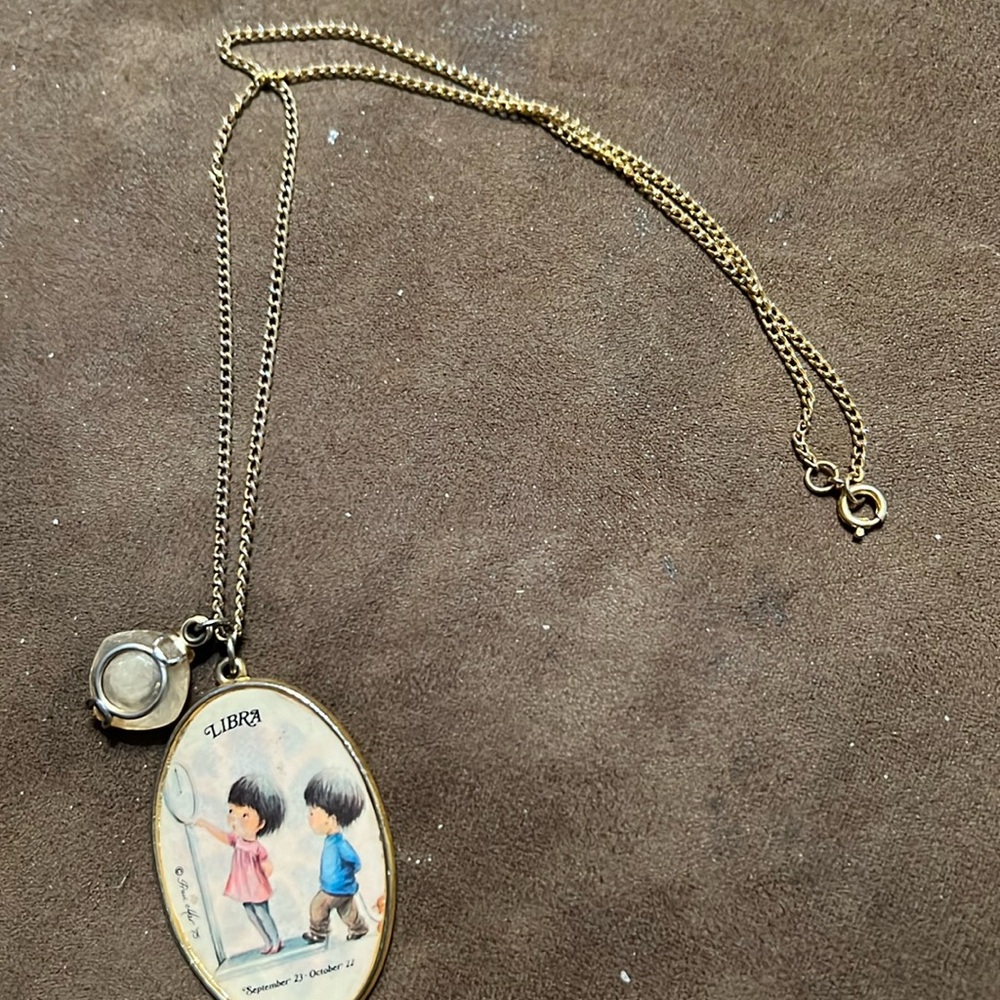 Ladies’ Pendant Necklace